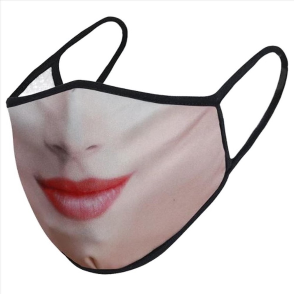 Designer Face mask with lips. New!